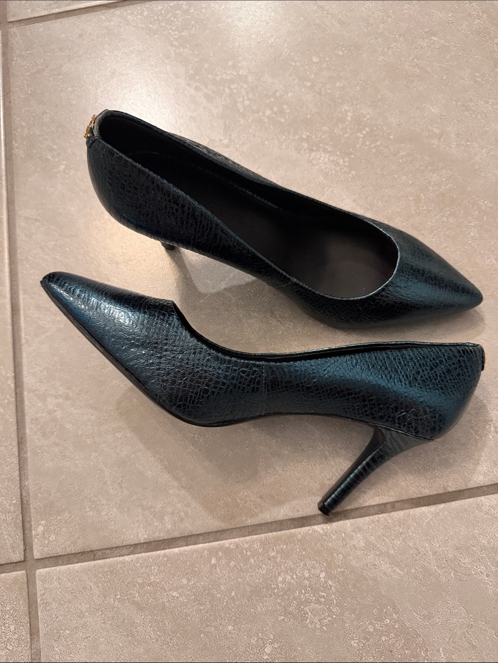 Karl Lagerfeld Black Croc-Embossed Pointed Stiletto Pumps